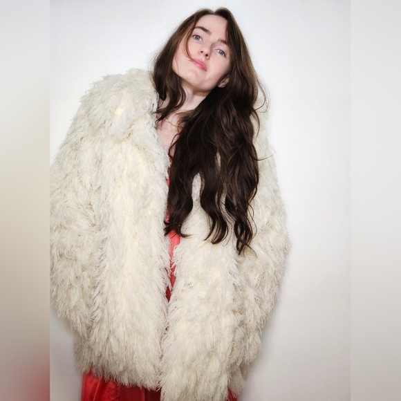70s Ivory Shag Coat - Picture 7 of 8